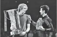  ?? AFP ?? Zverev dialoga con Novak Djokovic luego de vencerlo.