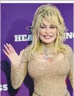  ??  ?? Dolly Parton steht voll und ganz zu ihren Schönheits-OPs
Alterslos.