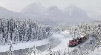  ?? THE CANADIAN PRESS ?? A Canadian Pacific freight train travels around Morant’s Curve near Lake Louise, Alta.