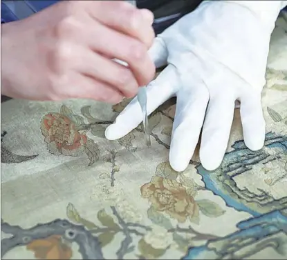  ?? PHOTOS BY ZOU HONG AND WANG KAIHAO / CHINA DAILY ?? A Palace Museum conservato­r restores a silk painting.