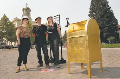  ?? Photos by Liz Hafalia / The Chronicle ?? United States Portal Service creators Jessica Rasmussen ( left), Julian Billotte and Anna Wiziarde do a daily collection of letters from a gold mailbox installed at Old Courthouse Square in downtown Santa Rosa.