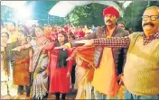  ?? HT PHOTO ?? Oath being administer­ed to devotees during the Ramkatha to cast votes in the upcoming UP assembly polls next year.