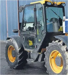  ??  ?? The hybrid diesel and hydrogen-powered JCB loader tractor