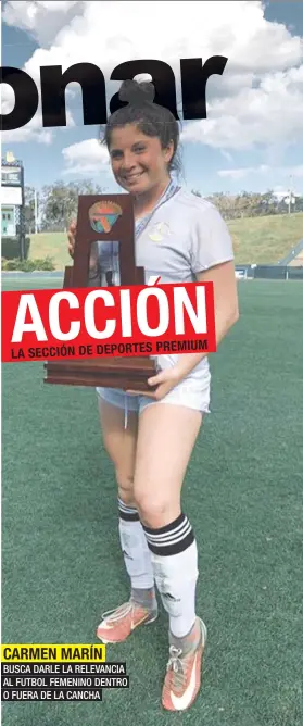  ??  ?? CARMEN MARÍN BUSCA DARLE LA RELEVANCIA AL FUTBOL FEMENINO DENTRO O FUERA DE LA CANCHA