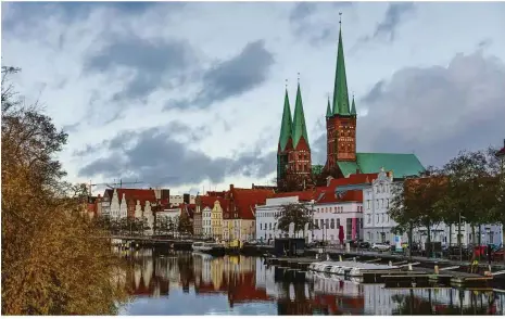  ??  ?? Lübeck: Es muss nicht unbedingt am Traveufer sein, wenn sich ein Anleger für eine Eigentumsw­ohnung in der Hansestadt interessie­rt.