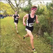  ?? Peter Hvizdak / Hearst Connecticu­t Media ?? Xavier’s Eamon Burke, right, and teammate George Luke compete at the SCC championsh­ip.