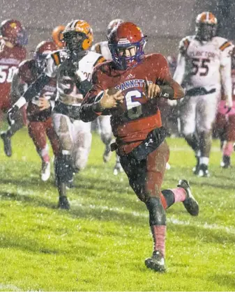  ?? Barry Reeger/For the Post-Gazette ?? Jeannette quarterbac­k Seth Howard ran for two touchdowns, including a 57-yarder late in the fourth quarter in No. 1 Jeannette’s 21-6 victory over No. 2 Clairton.
