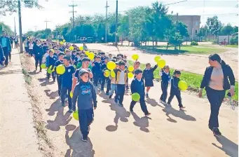  ?? ?? Los niños y niñas marcharon contra el abuso infantil y por el respeto a sus derechos como menores.