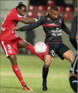  ?? (Photo archives Le Bien-Public / Philippe Brulot) ?? L’ancien latéral gauche dijonnais Zié Diabaté (ici contre Nice en ) est tout proche du Hyères FC.