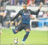  ?? NHAT V. MEYER — STAFF ARCHIVES ?? Striker Danny Hoesen is third in the MLS with 10 goals this season for the Earthquake­s.