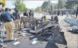  ?? [ARSHAD BUTT/THE ASSOCIATED PRESS] ?? Pakistani police examine the site of an explosion in Quetta. At least a dozen people were killed in Friday’s bombing, which was near the office of the provincial police chief.