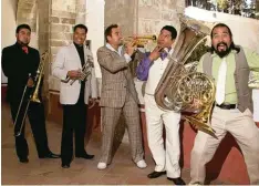  ?? Foto: Sammlung Schmid ?? M5 Mexican Brass begeistert sein Publikum mit Blasmusik auf internatio­nalem Top niveau und einer gekonnten Show.