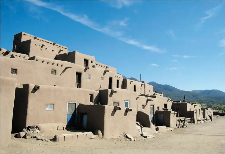  ?? PHOTOS: Beth Harpaz/ THE ASSOCIATED PRESS ?? A UNESCO World Heritage site, the Taos native people have lived in these multi-level adobe dwellings through centuries of challenges, including violent incursions by Spanish conquistad­ors.