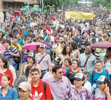  ??  ?? Los maestros saldrán a las calles hoy para pedir que el Gobierno cumpla. Así fue la marcha de junio de 2017.