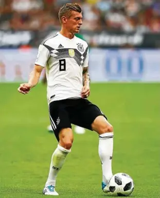  ?? Foto: Getty Images ?? Lenkt das Spiel der Nationalel­f: Toni Kroos am Ball.