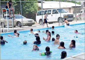  ?? Photo by Mike Eckels ?? Students of the Decatur summer program took to the Decatur city pool to beat the heat June 17. The pool’s formal reopening occurred June 13, following several months of renovation­s.