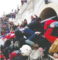  ?? SHANNON STAPLETON / REUTERS ?? A pro-Trump mob storms the U.S. Capitol during a rally
in Washington on Jan. 6 that resulted in five deaths.