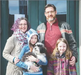  ?? WAYNE CUDDINGTON ?? Ottawa mom Darlene McLeod, with husband Jonathan McLeod, and daughters Glynis, 11, Scarlet, 8, has been home-schooling for years. She advises parents thrust into home-schooling not to worry.