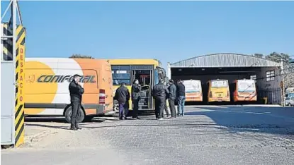  ?? (PEDRO CASTILLO) ?? Plantones de tres horas. Ayer más de 30 líneas urbanas cortaron el servicio por asambleas.