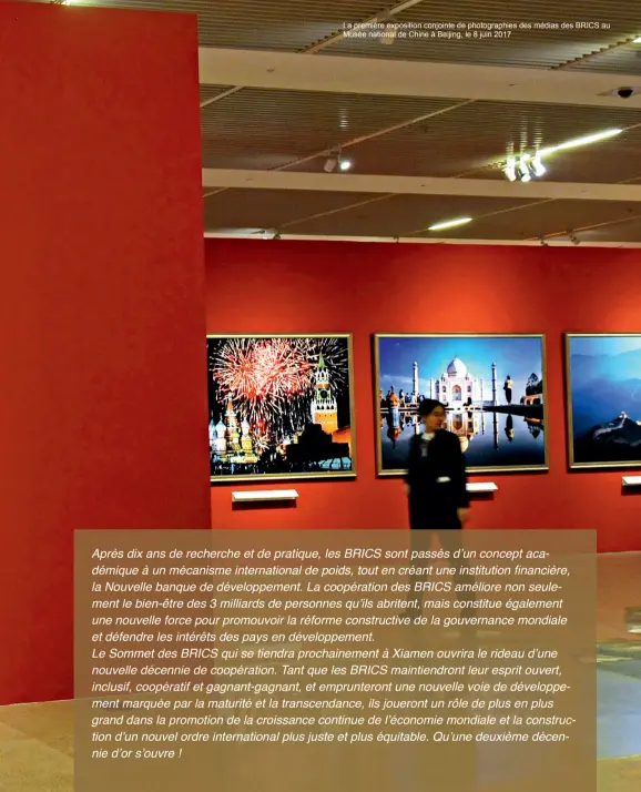  ??  ?? La première exposition conjointe de photograph­ies des médias des BRICS au Musée national de Chine à Beijing, le 8 juin 2017