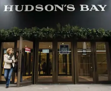  ?? NATHAN DENETTE/THE CANADIAN PRESS FILE PHOTO ?? Hudson’s Bay Co. has been desperate for cash, attempting Hail Mary passes with the sale of crown jewels among its real-estate assets. But it need not disappear like fellow retailers Sears Canada and Target Canada, David Olive writes.