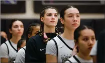  ?? SHAE HAMMOND — STAFF PHOTOGRAPH­ER ?? Archbishop Mitty's Morgan Cheli, middle, has missed the last four games with an undisclose­d injury and is day-to-day.