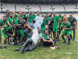  ?? FOTO AFP ?? Los nigerianos celebraron al máximo el bronce olímpico.