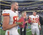  ?? KIRBY LEE/USA TODAY SPORTS ?? Three of Chiefs tight end Travis Kelce’s six catches thrown by quarterbac­k Patrick Mahomes (15) went for TDs.