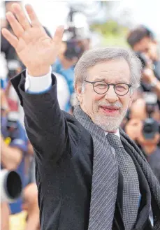  ?? FOTO: DPA ?? Er ist der Regisseur von so unterschie­dlichen Filmen wie „Jurassic Park“und „Schindlers Liste“: US-Regisseur Steven Spielberg. Am 18. Dezember wird er 70 Jahre alt.
