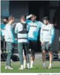  ?? JOSÉ ÁNGEL GARCÍA ?? Borja Iglesias junto a Yassin Fekir.