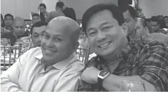  ?? PHILSTAR FILE PHOTO ?? House Speaker Pantaleon Alvarez and Philippine National Police Director Ronald dela Rosa pose during the latter’s birthday celebratio­n at the Camp Crame.