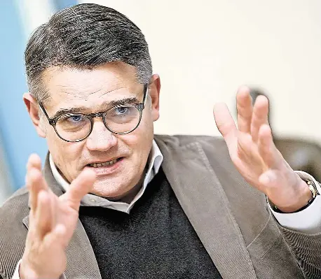  ?? FOTO: ARNE DEDERT/DPA ?? Übt scharfe Kritik an den Plänen der Sozialdemo­kraten: Hessens Regierungs­chef Boris Rhein (CDU).