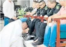  ?? ?? Cúcuta: La Policía Nacional fue protagonis­ta durante el lavamiento de pies en la mañana del Jueves Santo.