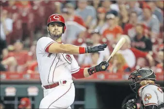  ?? [JOHN MINCHILLO/THE ASSOCIATED PRESS] ?? The Reds’ Eugenio Suarez swings and misses on a pitch from Orioles closer Brad Brach in the ninth inning.