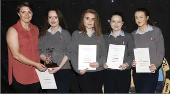  ??  ?? Irish Womens Rugby captain Ciara Griffin pictuted presenting award to students, Niamh Flaherty Rebecca Curran Aoife Bowler Grainne Stack Mulvihill from the Tarbert Comprehens­ive School.