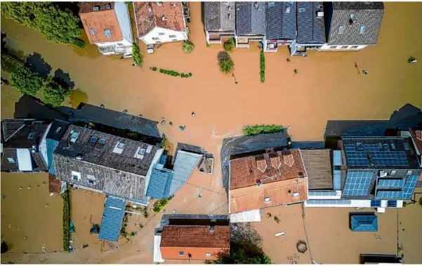  ?? Foto: Andreas Arnold/dpa ?? Hochwasser im Saarland: Die Schäden gehen nach ersten Schätzunge­n weit in den Millionenb­ereich.