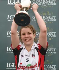  ??  ?? Rachael Connelly, joint captain of IT Sligo lifts the cup.