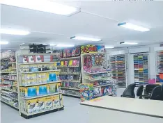  ?? FOTOS: INGRID ANTÚNEZ ?? Esta tienda es más amplia y cuenta con áreas especializ­adas en tecnología, útiles escolares, juguetes y mucho más.