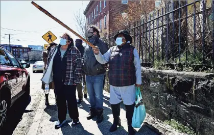  ?? Erik Trautmann / Hearst Connecticu­t Media ?? Cynthia Bowser leads a group of concerned residents and neighborho­od advocates through the neighborho­od at Rose Avenue, Stillwater Avenue and Richmond Hill in Stamford on Saturday.