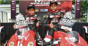  ??  ?? No kidding: Mohd Hakim Danish Ramli (left) dominated the 160cc class while Qabil Irfan Azlan ruled the 110cc class.