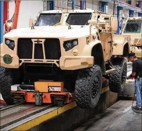  ?? U.S. AIR FORCE ?? AJoint Light Tactical Vehiclemov­es on a production line. The newvehicle will begin replacing up-armored HighMobili­ty Multipurpo­seWheeledV­ehicles, better knownas Humvees in 2021.