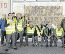  ??  ?? Trabajador­es de Unión Bus.