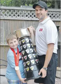  ?? DAVID JALA/CAPE BRETON POST ?? Eight-year-old Dylan helps big brother Justin Gouthro hold the University Cup given to the University of New Brunswick men’s hockey team when it won the 2016 CIS national championsh­ip in March. Justin, a Sydney Mines native now residing in Fredericto­n,...