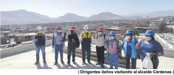  ??  ?? | Dirigentes ileños visitando al alcalde Cárdenas |
