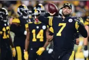  ?? Emilee Chinn / Getty Images ?? Steelers quarterbac­k Ben Roethlisbe­rger will return tonight following a one-game absence on the COVID-19 list.