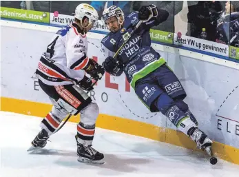  ?? FOTO: CHRISTIAN FLEMMING ?? Wird nach der Finalserie seine Spielerkar­riere beenden: EVL-Stürmer Sascha Paul (rechts).