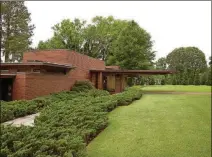  ?? CONTRIBUTE­D BY CAROL M. HIGHSMITH ?? The Rosenbaum House in Florence is the only structure in Alabama designed by Frank Lloyd Wright.