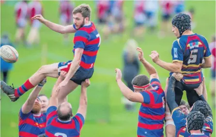  ?? PICTURES: Paul Gillis ?? Old Sulians and Bath Old Edwardians rise for a lineout during their weekend face-off, which ended in a 22-17 away win for Sulians