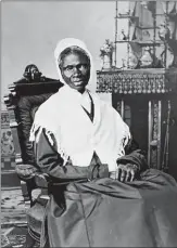  ??  ?? La activista por los derechos de la mujer Sojourner Truth, fotografia­da en 1870, cuando tenía más de setenta años, ofrece aquí un aspecto de anciana serena y venerable, lejos de su actitud radical.