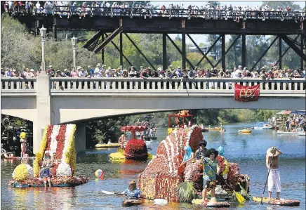  ?? STAFF FILE PHOTO ?? Brightly colored floats dazzle the crowds along Capitola Beach and Stockton bridge in 2015. With flagging popularity for the begonia, the city just celebrated its last annual festival.